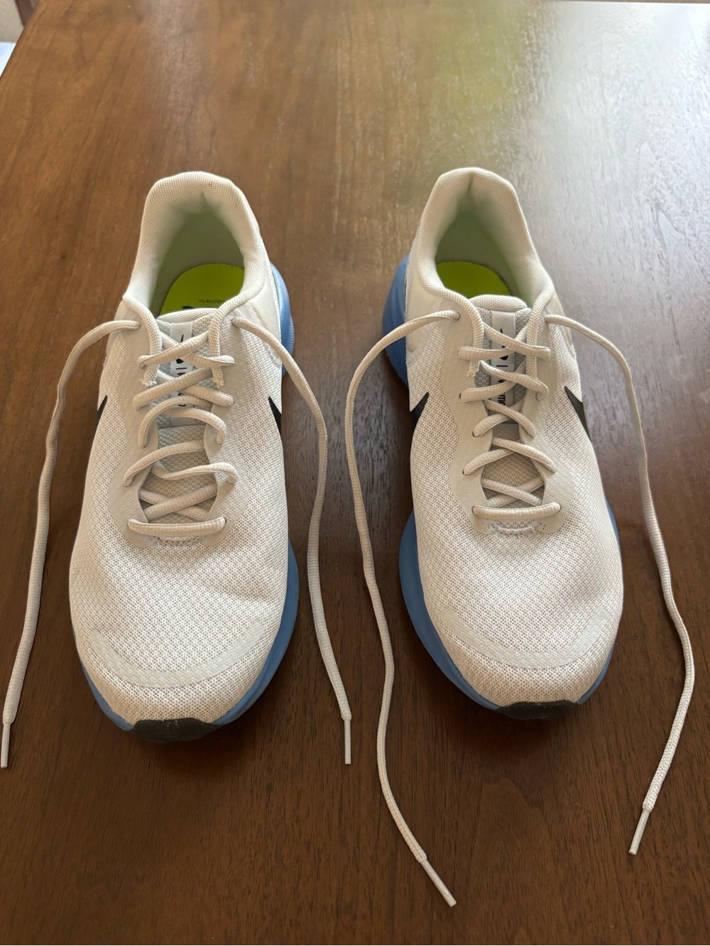 Men's Nike White Running Shoes with Blue Sole